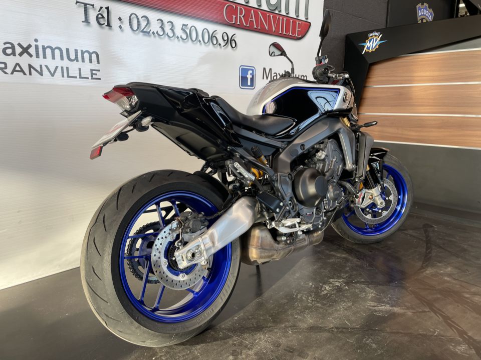 YAMAHA MT-09 SP 6