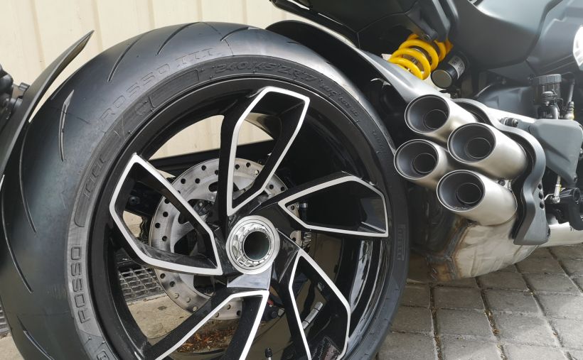 DUCATI DIAVEL V4 12