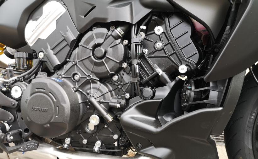 DUCATI DIAVEL V4 16