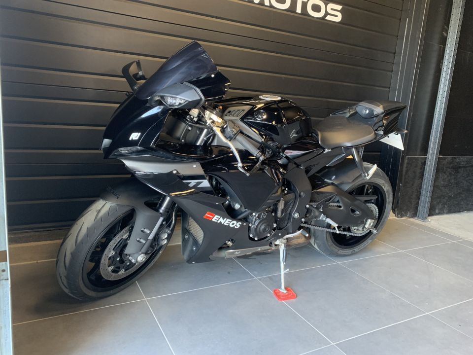 YAMAHA YZF 1000 R1 16