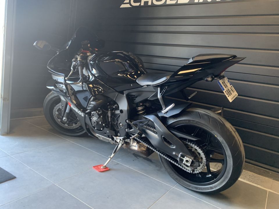 YAMAHA YZF 1000 R1 20