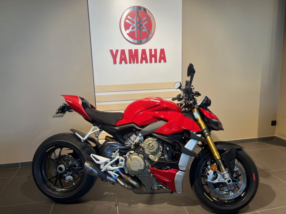 DUCATI STREETFIGHTER V4S 2