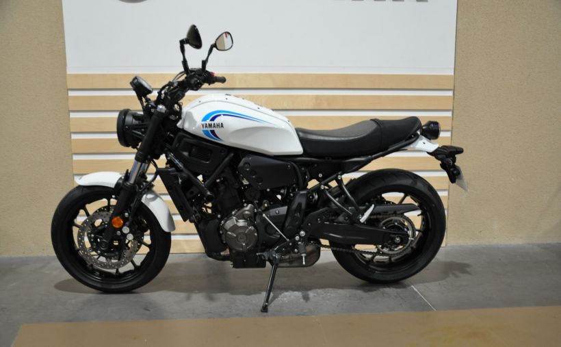 YAMAHA XSR 700 8