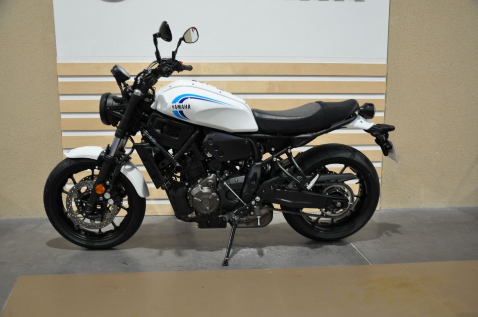 YAMAHA XSR 700 8