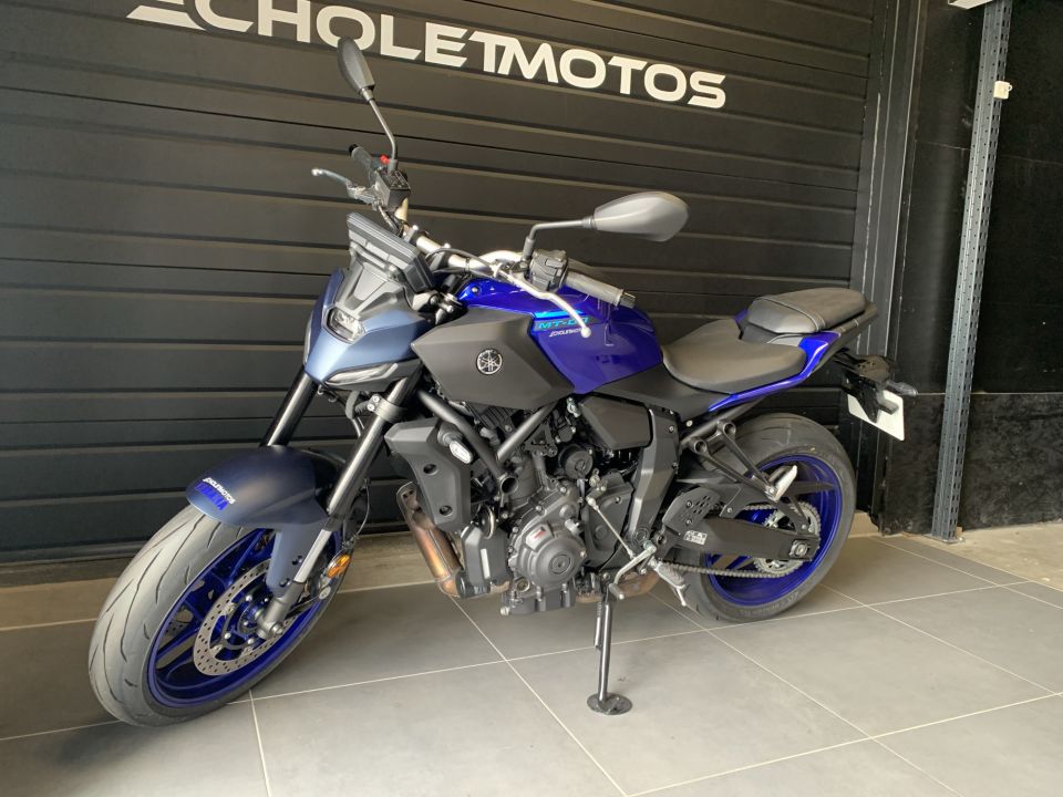 YAMAHA MT-07 4