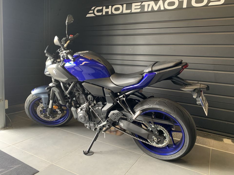 YAMAHA MT-07 8