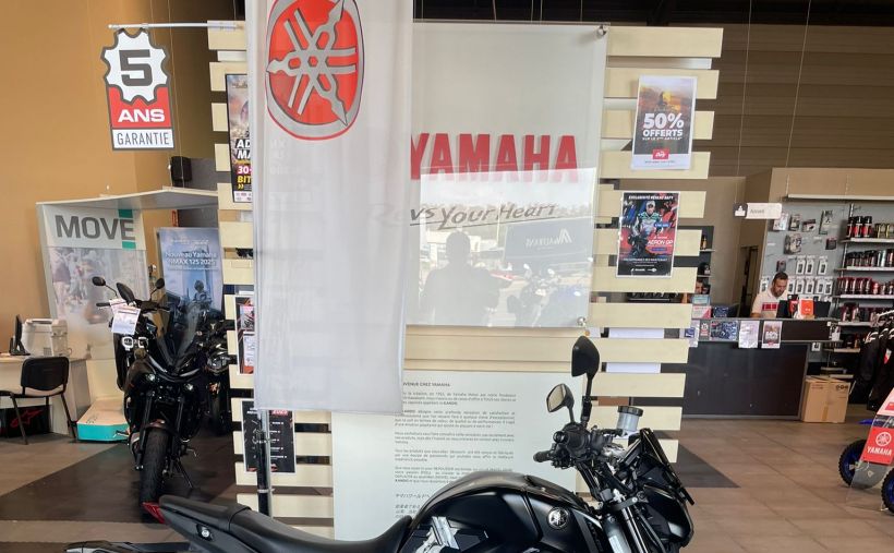 YAMAHA MT-09 4