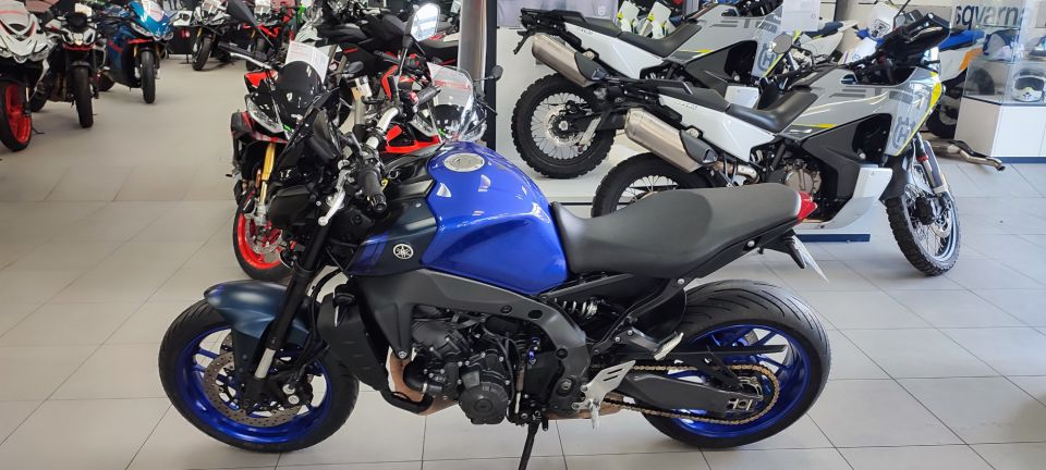YAMAHA MT-09 9