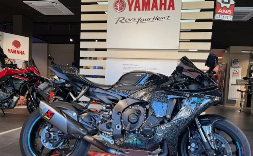 YAMAHA YZF 1000 R1 0