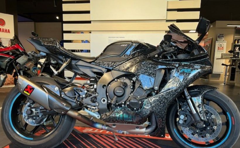 YAMAHA YZF 1000 R1 1