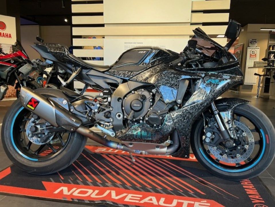 YAMAHA YZF 1000 R1 1