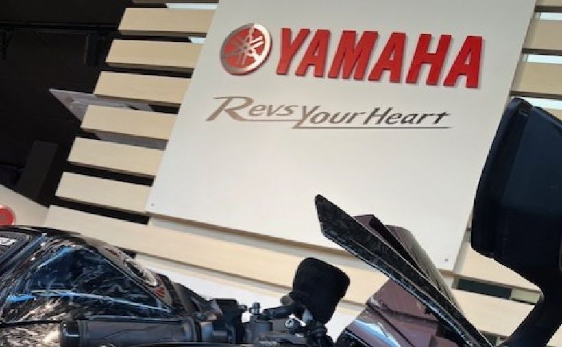 YAMAHA YZF 1000 R1 2
