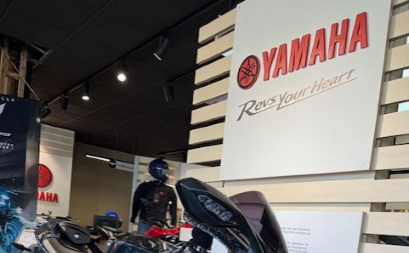 YAMAHA YZF 1000 R1 3