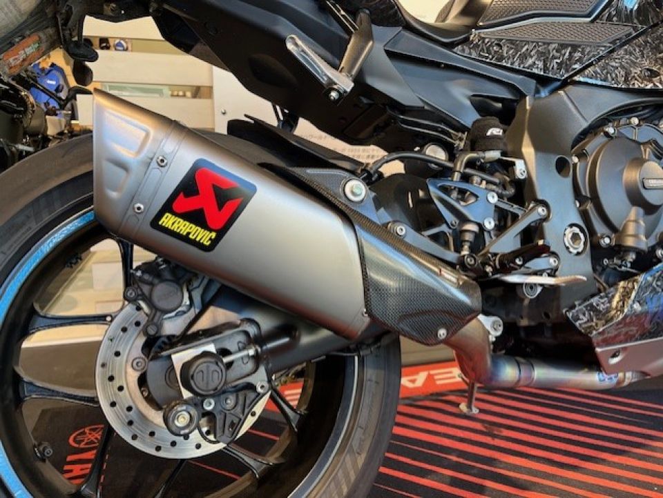 YAMAHA YZF 1000 R1 5