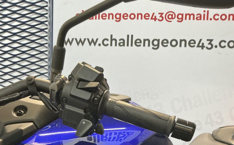 YAMAHA MT-09  Y-AMT 4