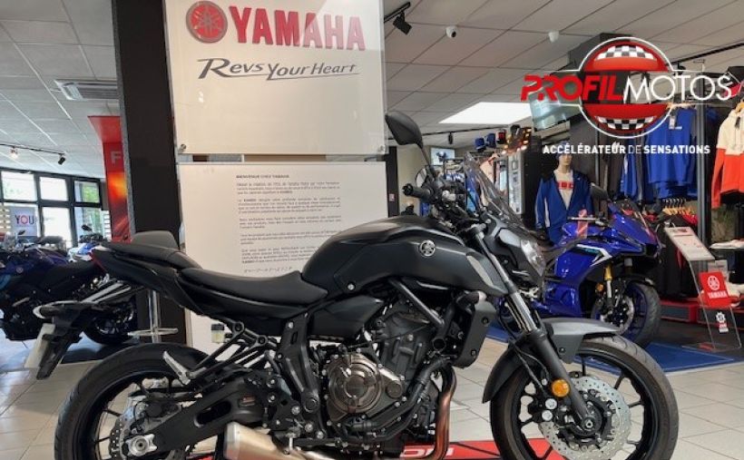YAMAHA MT-07 3