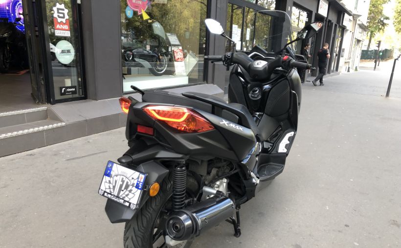 YAMAHA XMAX 125 10
