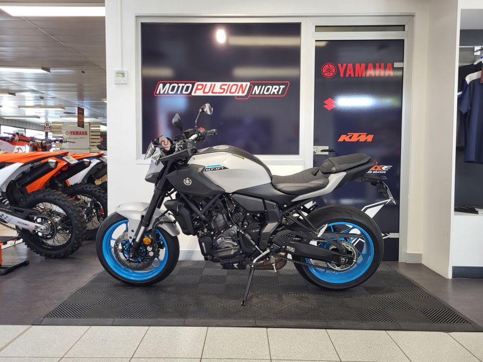 YAMAHA MT-07 (47.5CV) 3