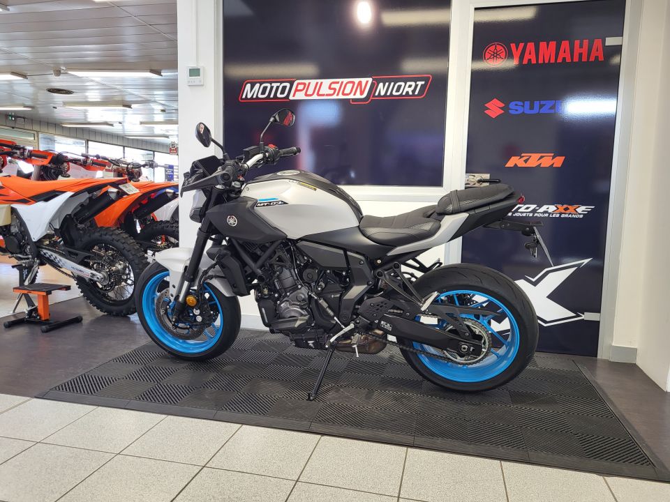 YAMAHA MT-07 (47.5CV) 6