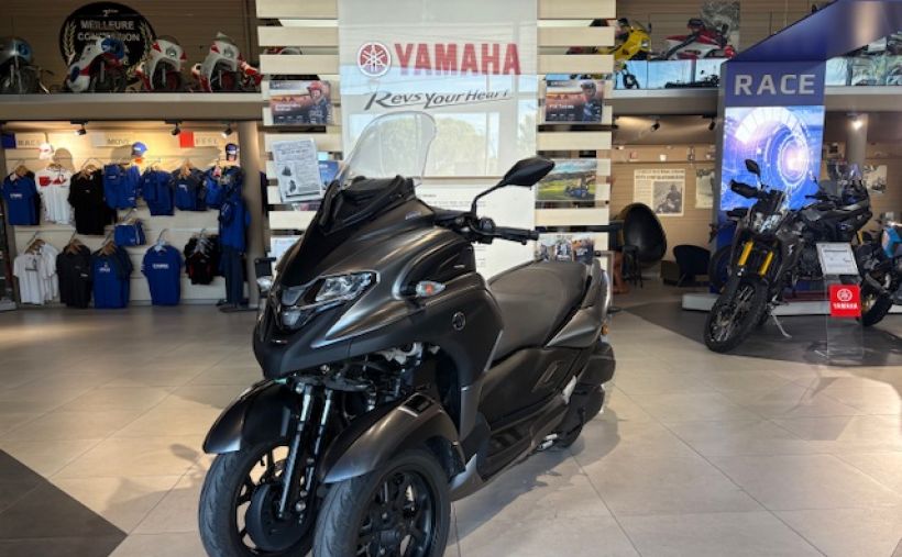 YAMAHA TRICITY 300 1ERE MAIN FAIBLE KILOMETRAGE  112€/MOIS* GARANTIE 12 MOIS 3