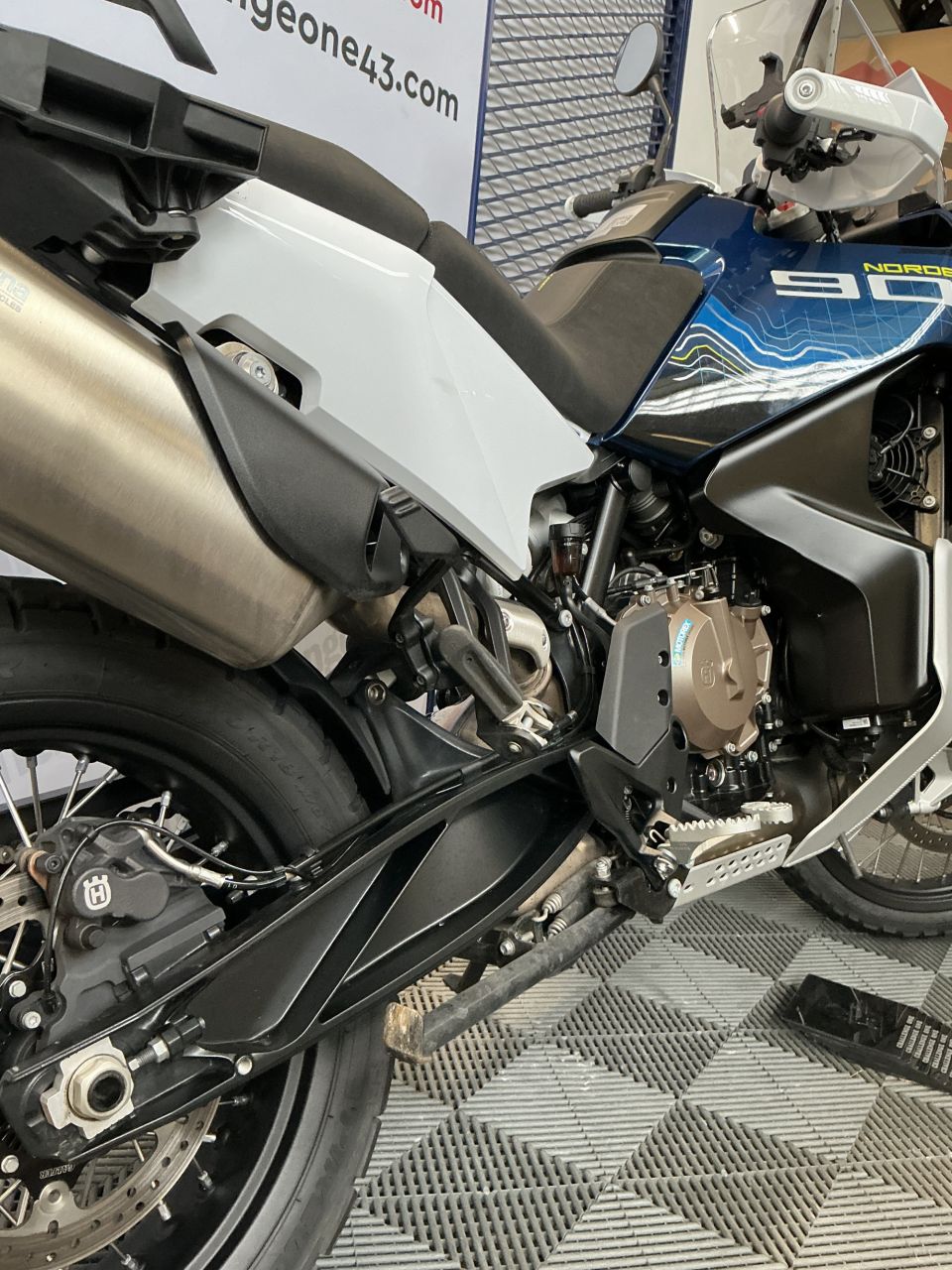 HUSQVARNA NORDEN 901 EXPEDITION 18