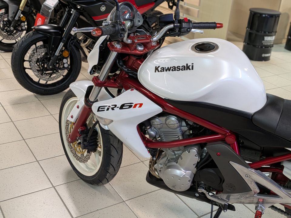 KAWASAKI ER-6 30