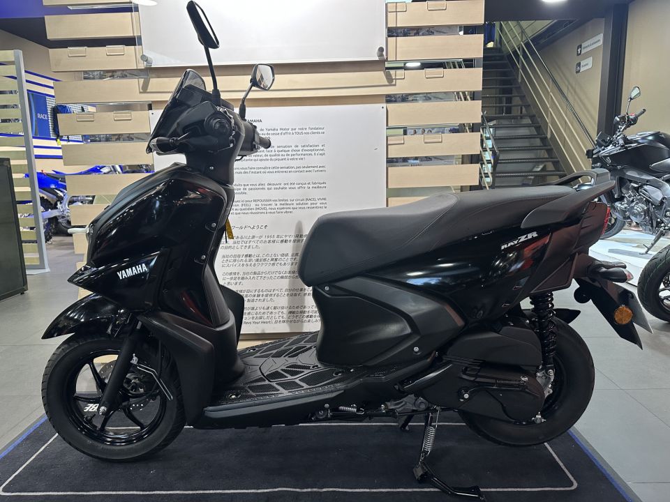 YAMAHA RayZR 125 0
