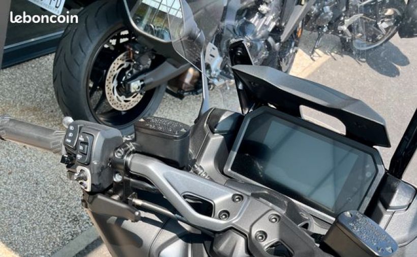 YAMAHA XP T-MAX 560 TECH MAX KAMO 1