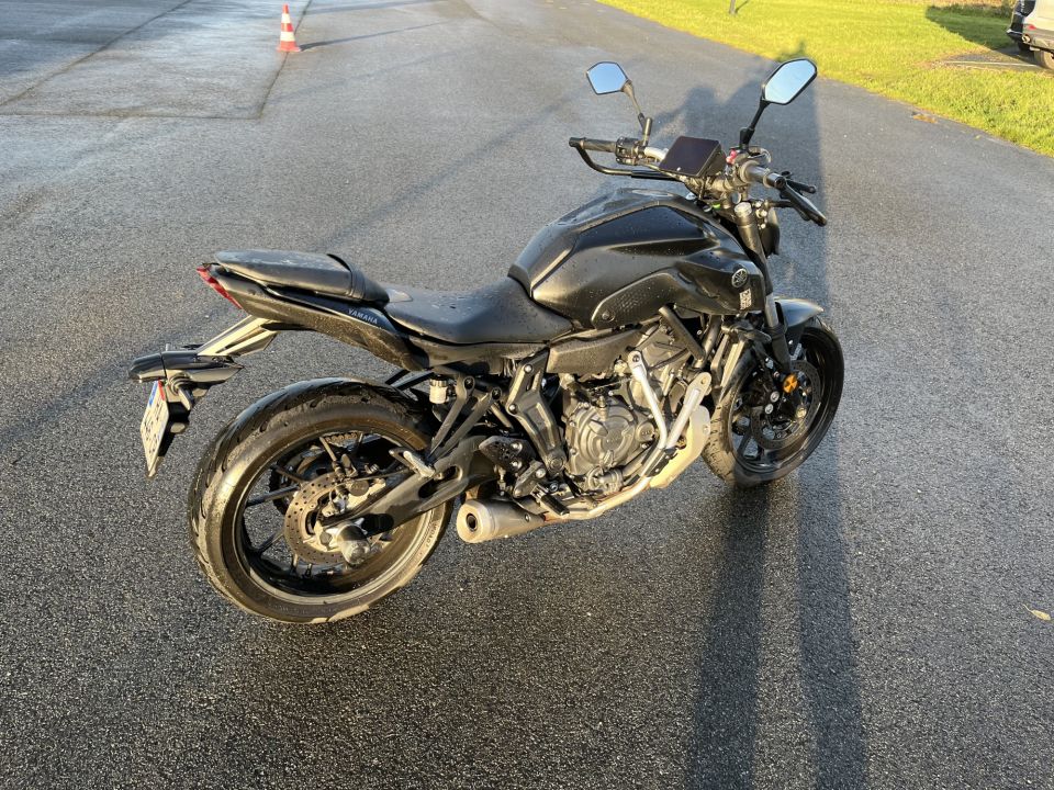 YAMAHA MT-07 (47.5CV) 10