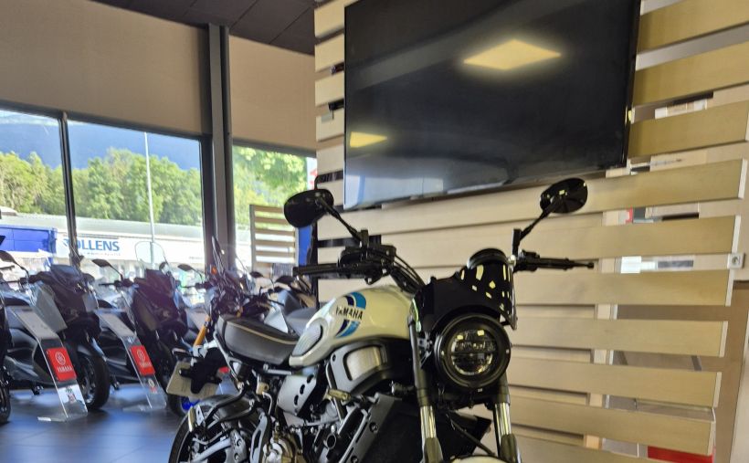 YAMAHA XSR 700 0