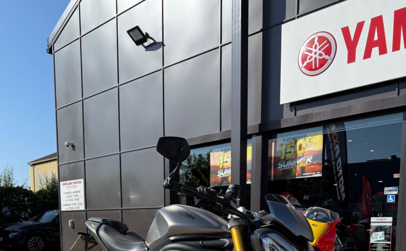 TRIUMPH SPEED TRIPLE 1200 RS 4