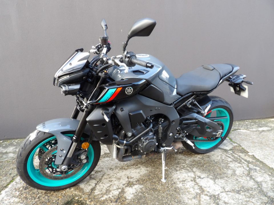 YAMAHA MT-10 6