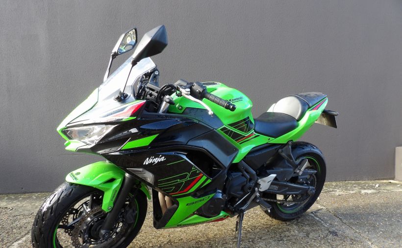 KAWASAKI NINJA 650 3