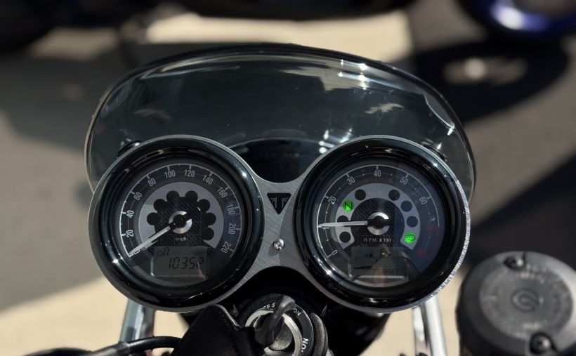 TRIUMPH SPEED TWIN 1200 7