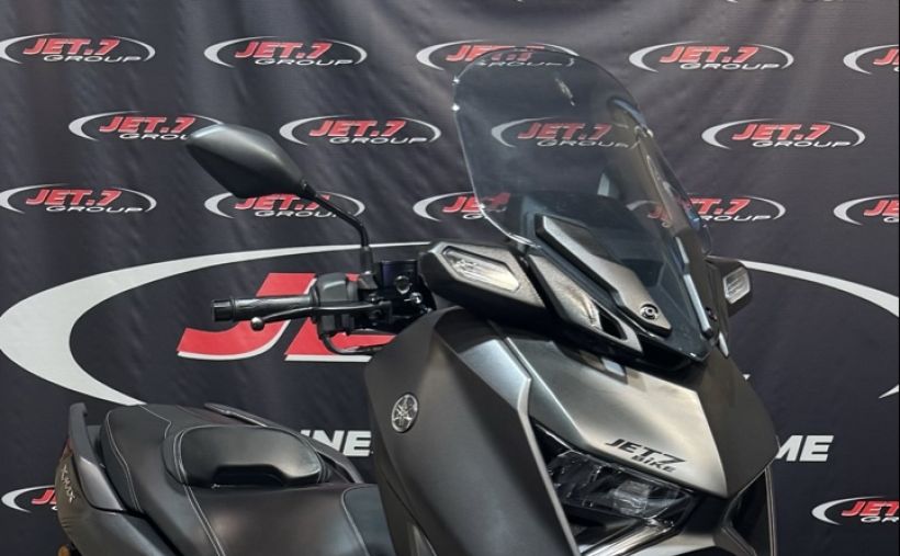 YAMAHA XMAX 300 0