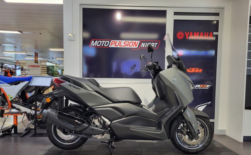YAMAHA XMAX 300 3