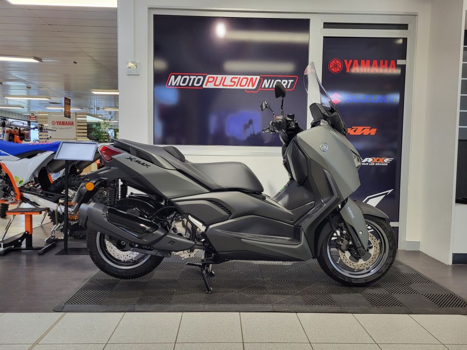 YAMAHA XMAX 300 3