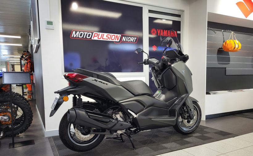 YAMAHA XMAX 300 6