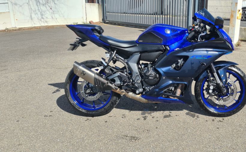 YAMAHA R7 0