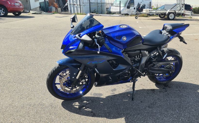 YAMAHA R7 2