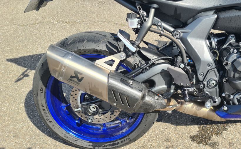 YAMAHA R7 4