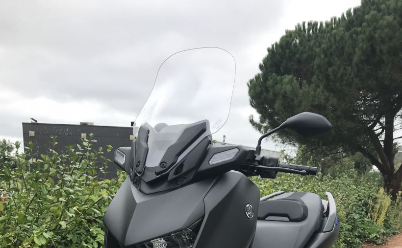 YAMAHA XMAX 300 0