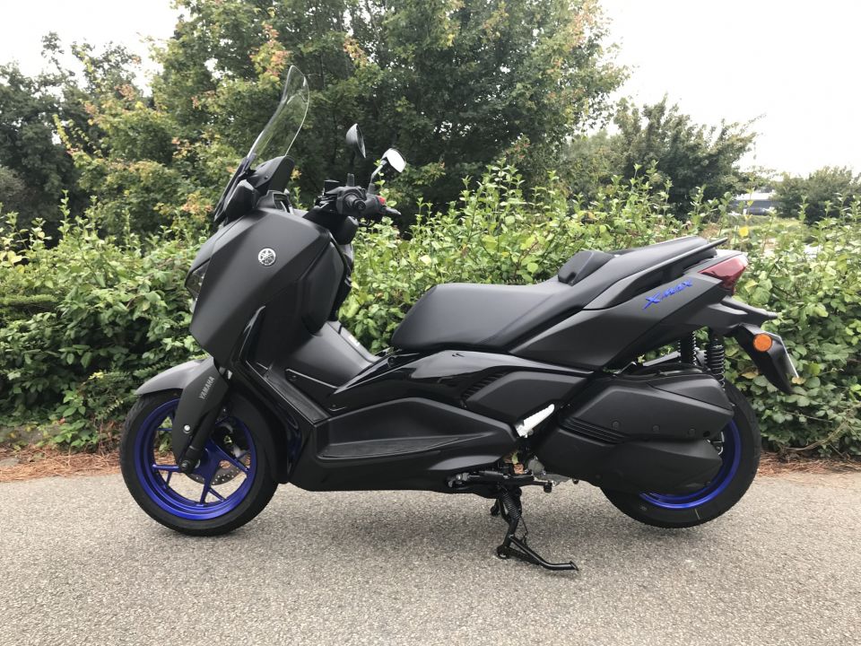 YAMAHA XMAX 300 8