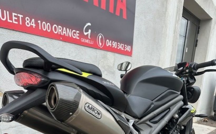 TRIUMPH SPEED TRIPLE 1050 RS 2