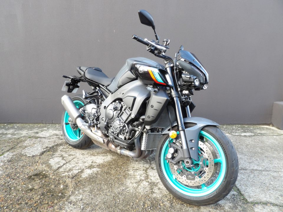 YAMAHA MT-10 2