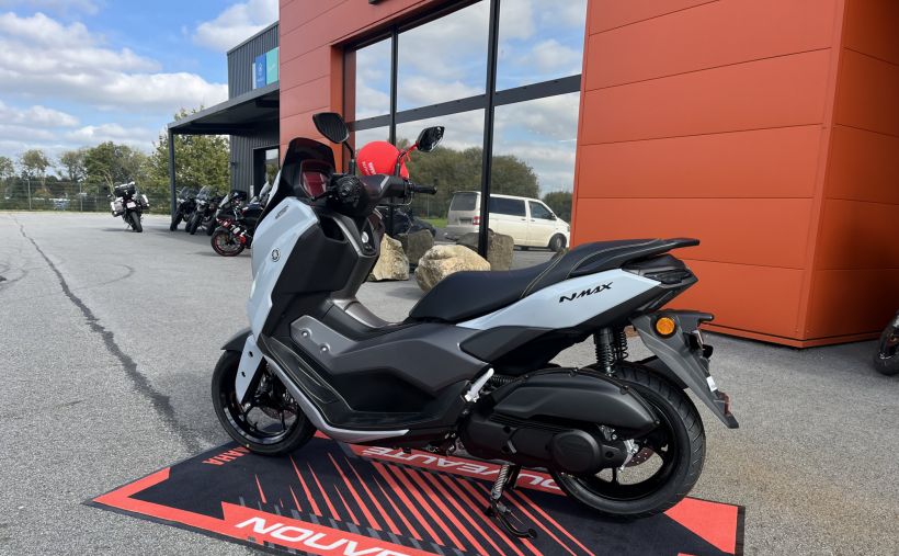 YAMAHA NMAX 125 10