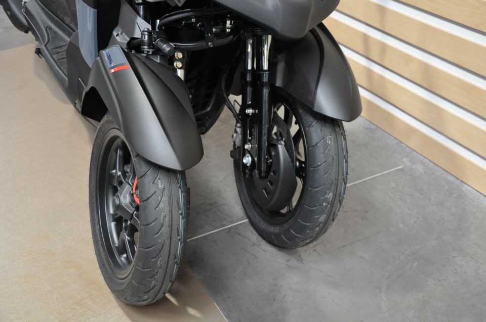 YAMAHA TRICITY 300 6