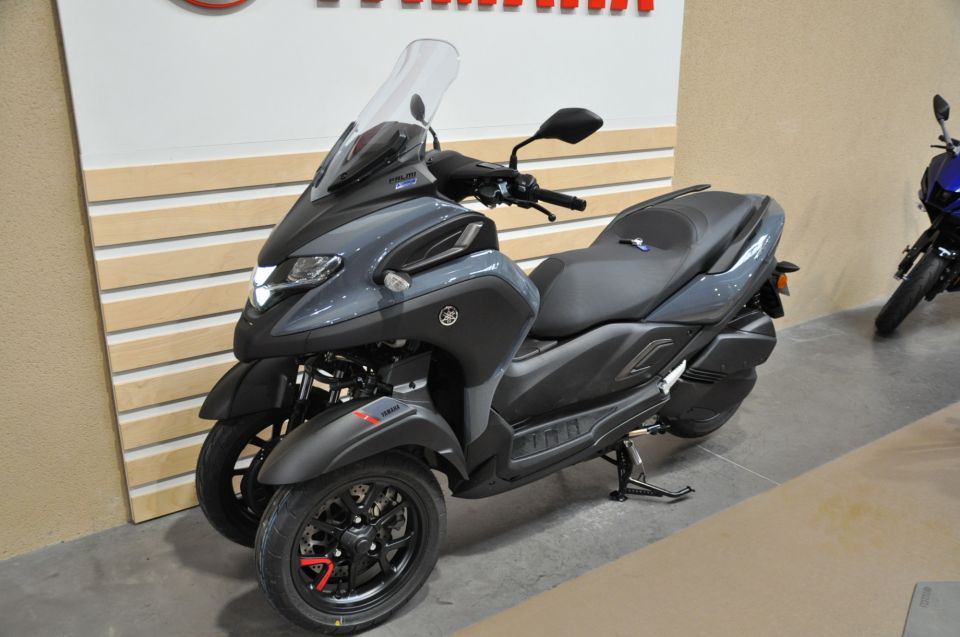 YAMAHA TRICITY 300 10