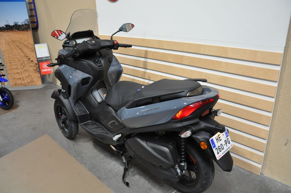 YAMAHA TRICITY 300 11