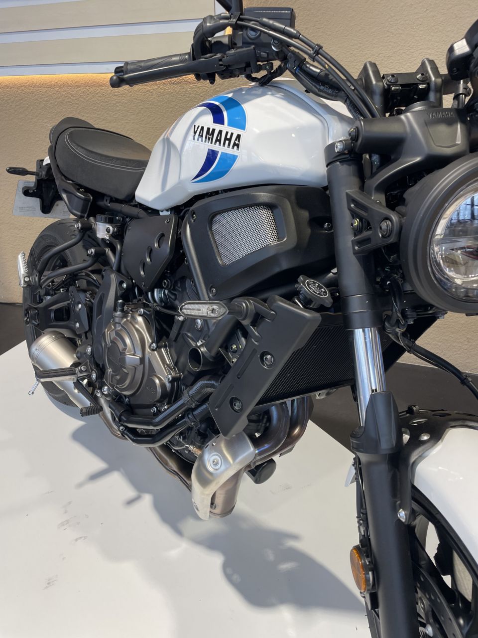 YAMAHA XSR 700 2
